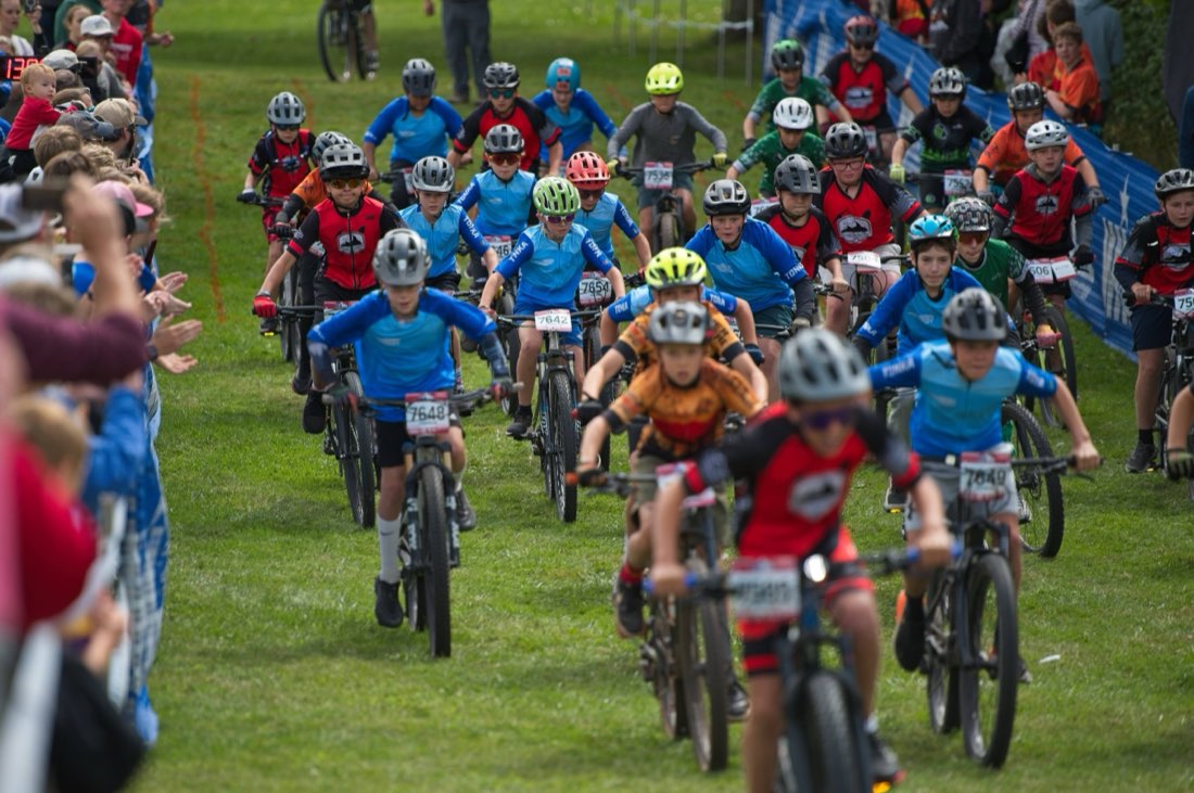 Tonka riders at a mass start of an MCA mountain bike race